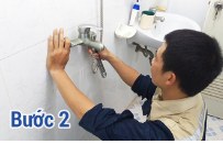 Thợ đến kiểm tra tại nhà