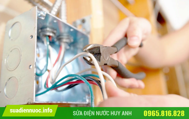 Tiến hành lắp đặt các loại dây điện an toàn