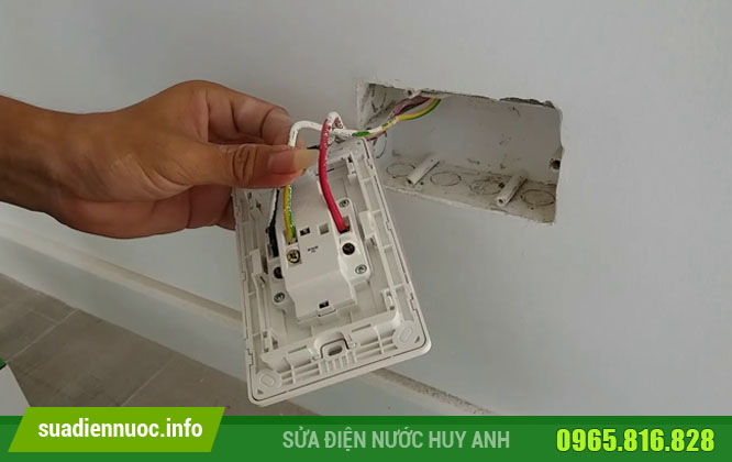 Cách nối dây điện vào ổ cắm