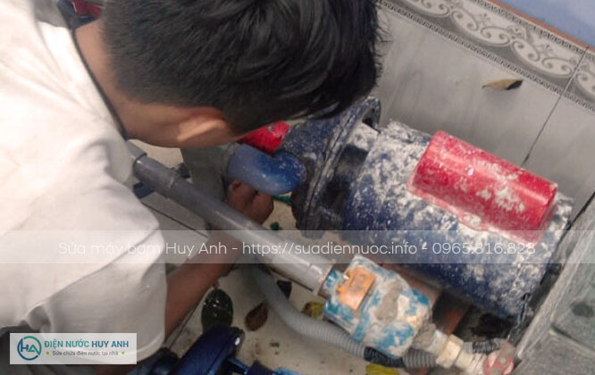 Sửa máy bơm tại Mộ Lao