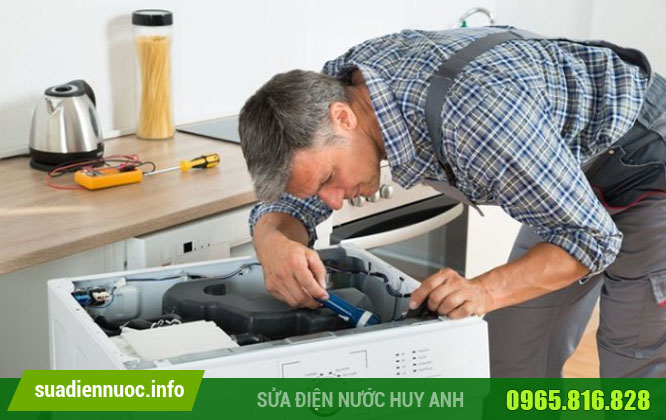 Đội ngũ thợ và máy móc, thiết bị đạt yêu cầu